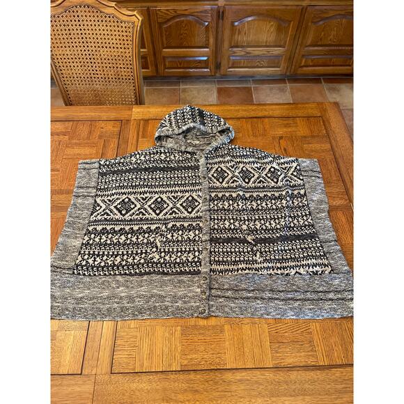 Lucky Brand Hooded snap front poncho
O/S - Picture 2 of 7